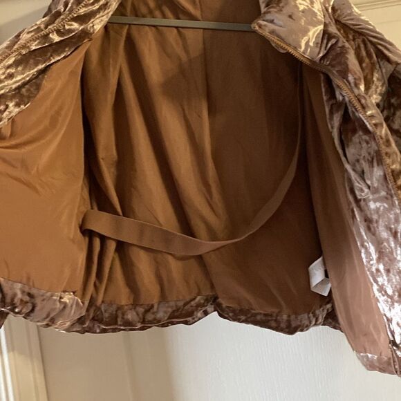 NWOT Fabletics Wander Crushed Velour Cropped Puffer Jacket Size L - Picture 9 of 10